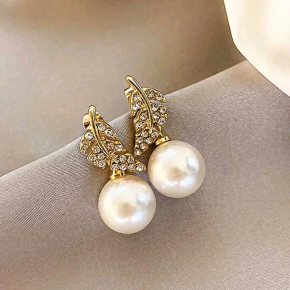 2/$29 Leaf and Pearl Earrings - Picture 6 of 9